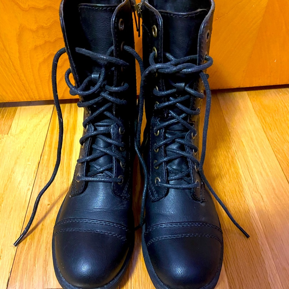 Short Laced Black Leather Boots Size 6-1/2